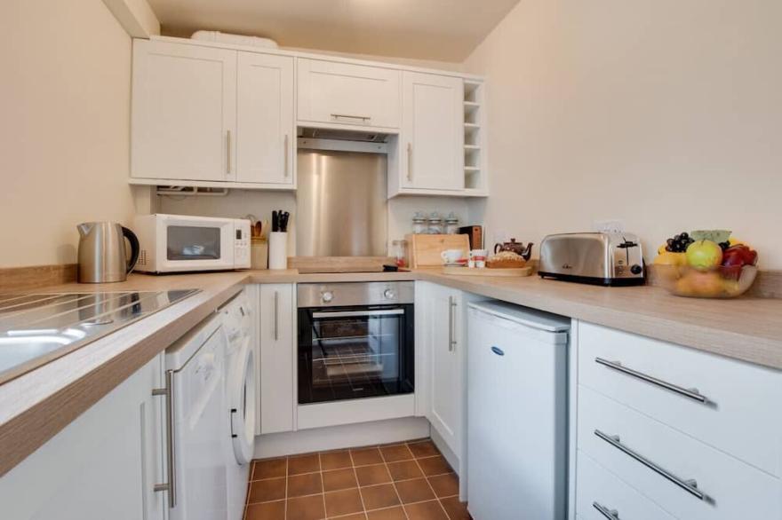 Ladybird Cottage - Two Bedroom House, Sleeps 4