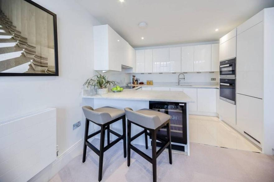 Designer 2 Bed Apartment in Riverside development