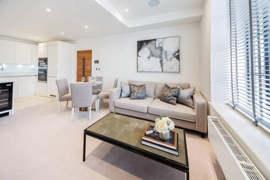 Designer 2 Bed Apartment in Riverside development