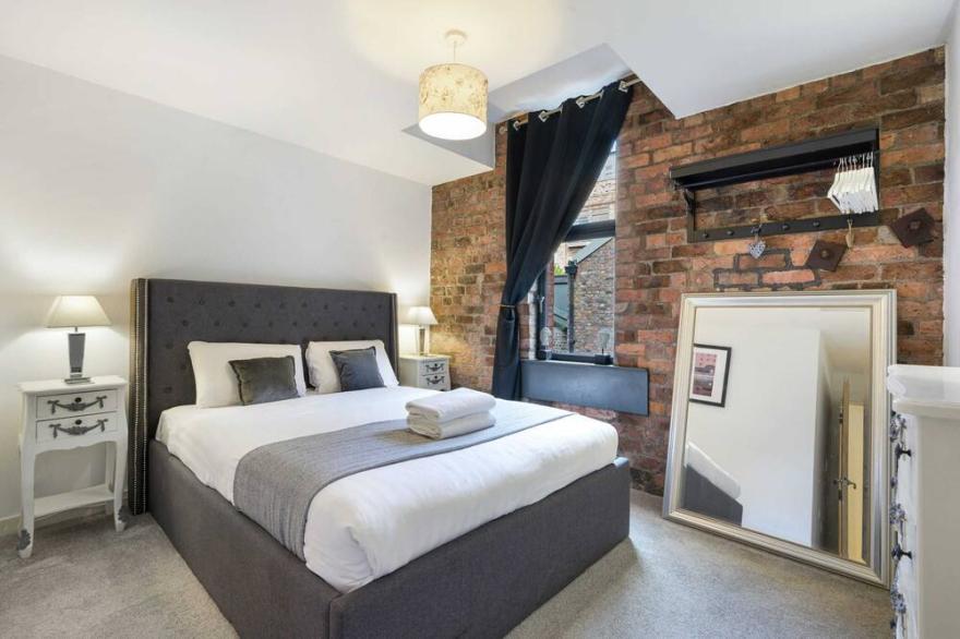 Host Apartments | Henry's Hideaway