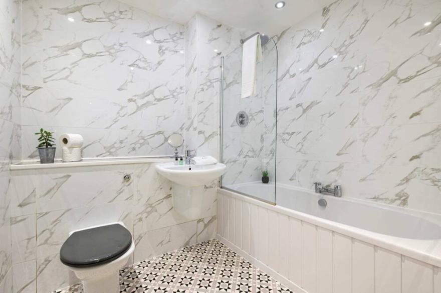 Host Apartments | Henry's Hideaway