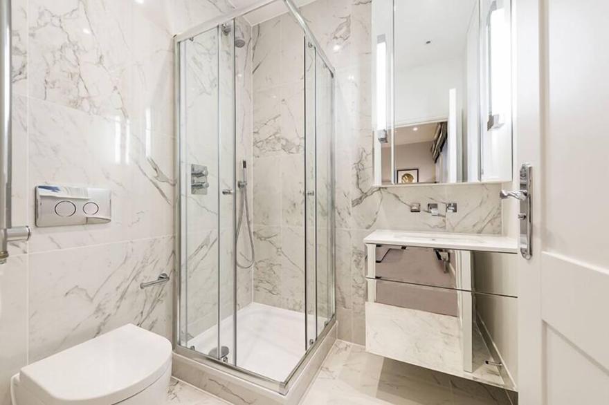 Luxury Three Bedroom - Flat 121 (Lower Ground Floor)