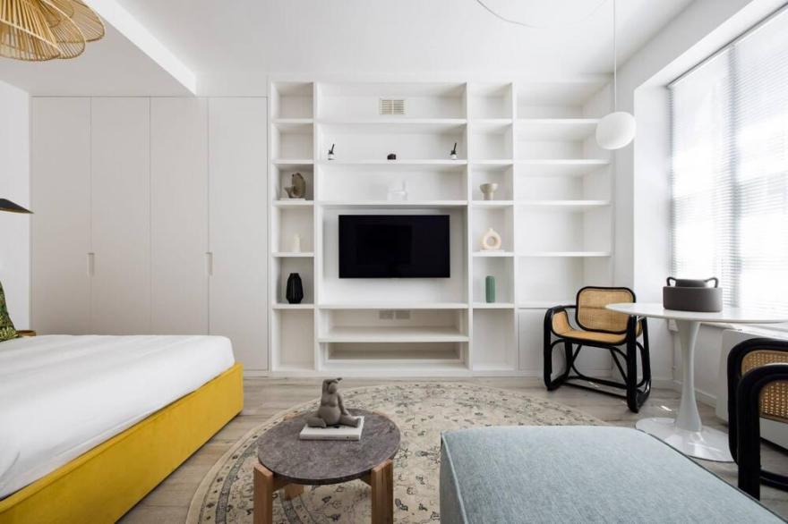 Light-filled Studio with AC - Earl's Court