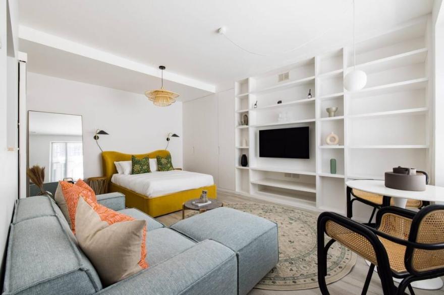 Light-filled Studio with AC - Earl's Court