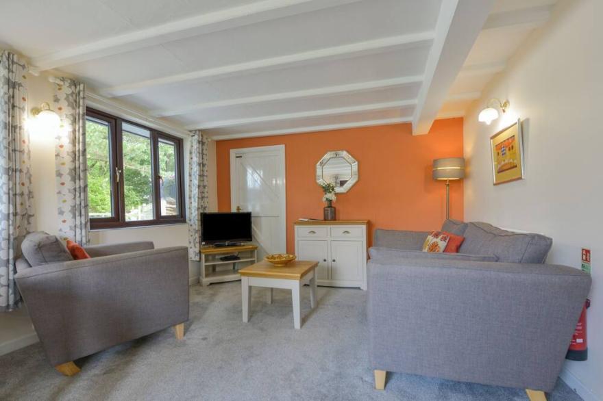 WILD ROSE COTTAGE, pet friendly, with a garden in Halwill Junction
