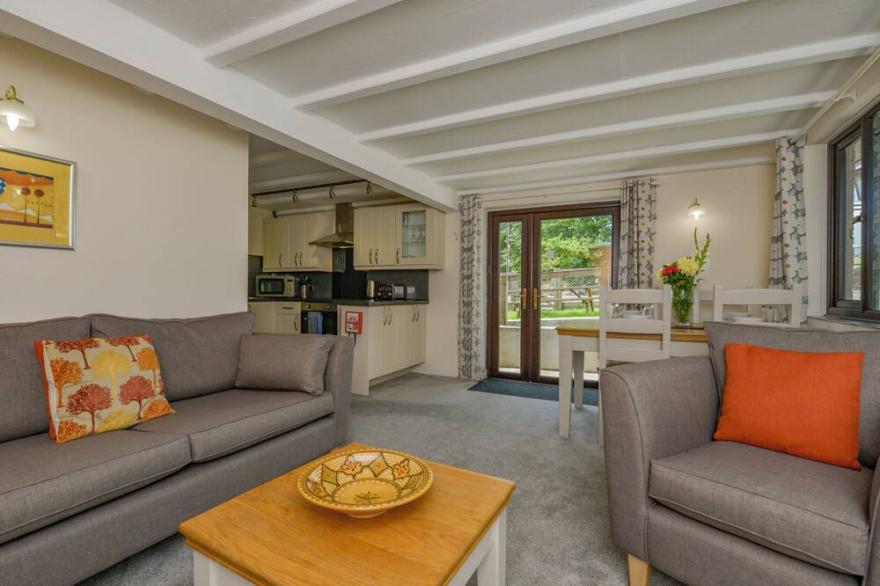 WILD ROSE COTTAGE, pet friendly, with a garden in Halwill Junction