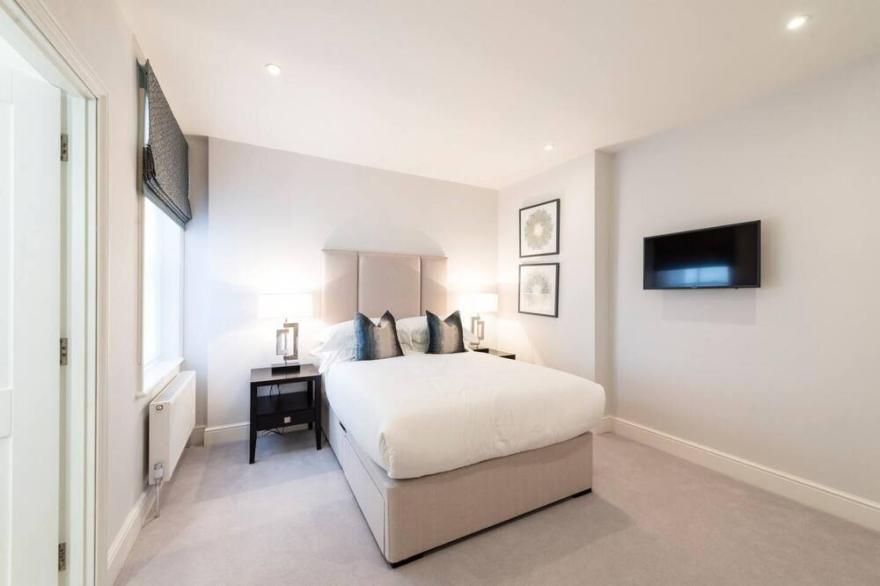Light and Airy, Central Three Bed Flat