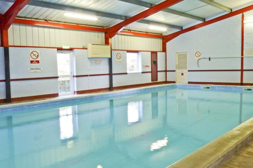 CAMPION COTTAGE, pet friendly, with pool in Bude