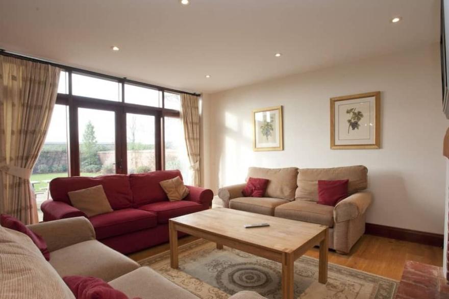 Kingfisher Barn, Sleeps 10+2 (5 Bedrooms)