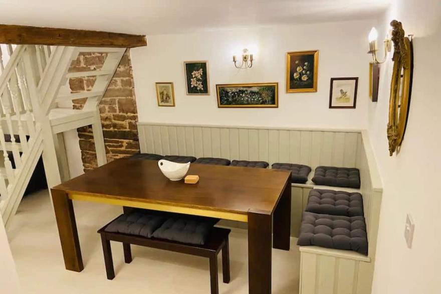 Stylish & Rural - 3 Bedroom Country Cottage