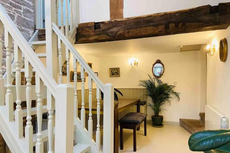 Stylish & Rural - 3 Bedroom Country Cottage
