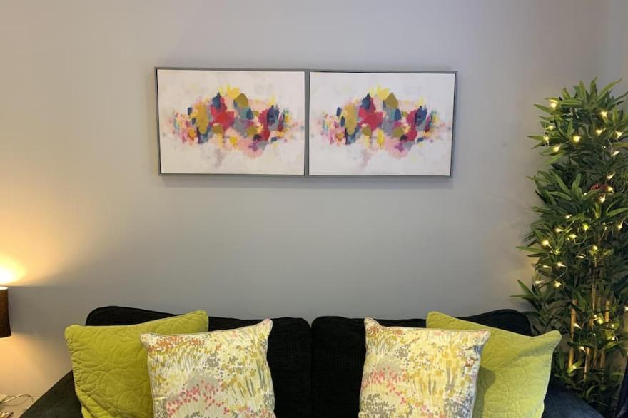 4 Star BOSWELL One-Bedroom Apartment - Glasgow - Private Parking - WiFi - Quiet