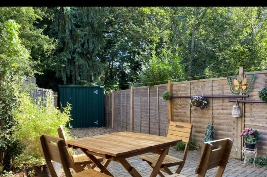 Lovely 1 bedroom, with parking & patio, 5 min walk from Lexicon  & Train Station