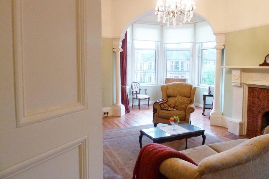 Elegant Victorian Apartment With Amazing Views In Glasgow's West End