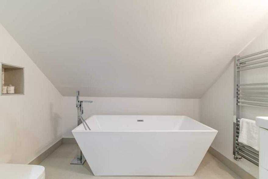 Loft 5! High-spec penthouse 2 bed apartment
