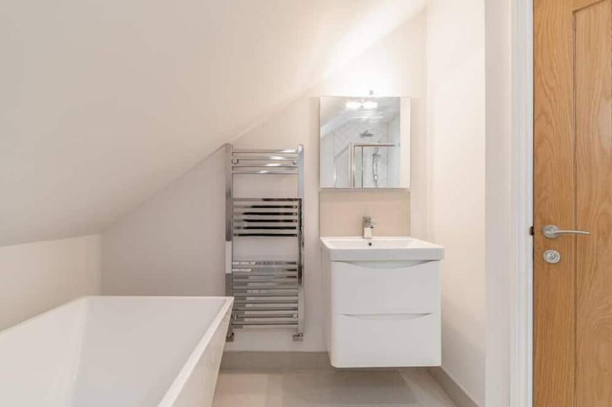 Loft 5! High-spec penthouse 2 bed apartment