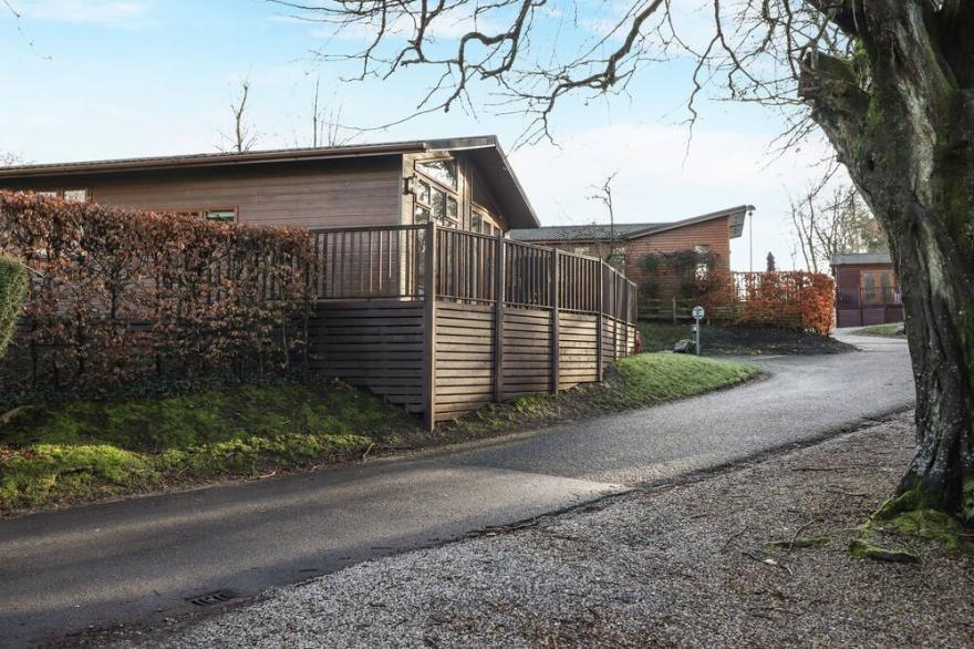 WESTBROOK LODGE, family friendly in Bowness-On-Windermere
