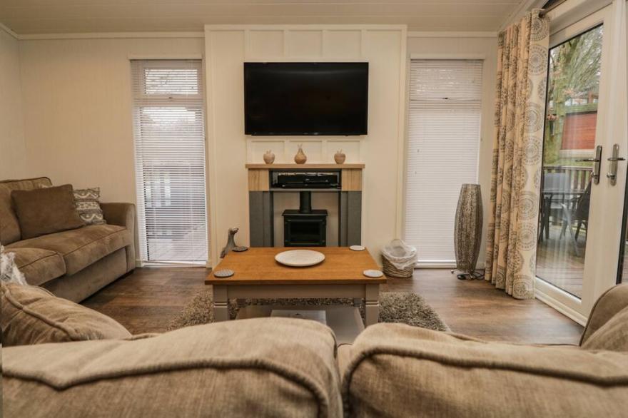 WESTBROOK LODGE, family friendly in Bowness-On-Windermere