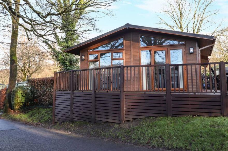 WESTBROOK LODGE, family friendly in Bowness-On-Windermere
