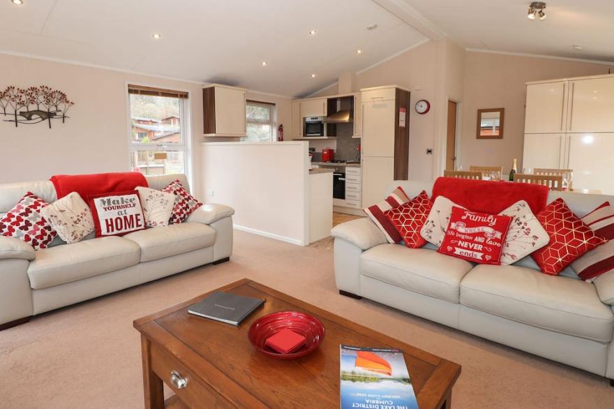 ROBIN'S NEST, family friendly, with a garden in Windermere
