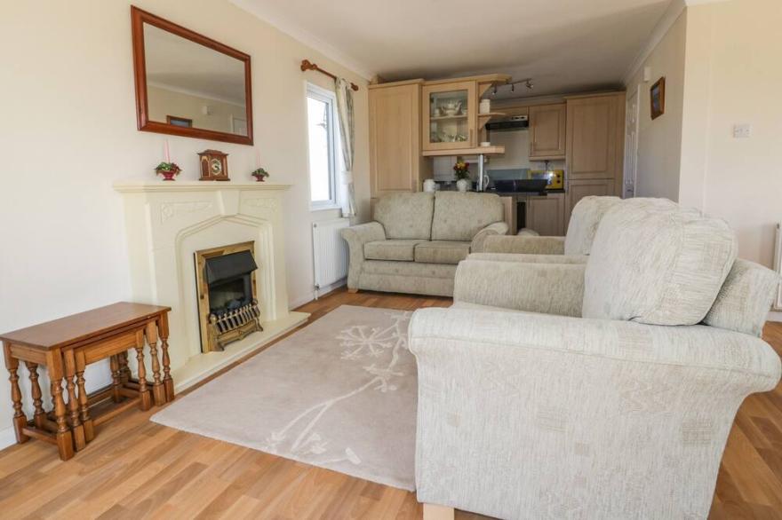 LODGE 2, family friendly, with a garden in St Merryn