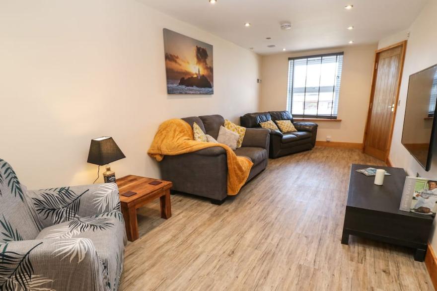GODREVY COTTAGE, pet friendly, with a garden in Hayle