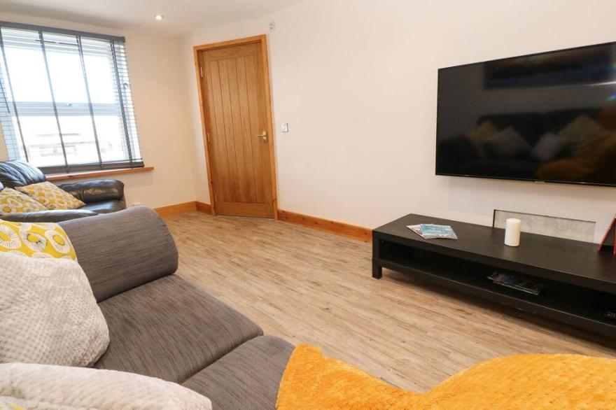 GODREVY COTTAGE, pet friendly, with a garden in Hayle