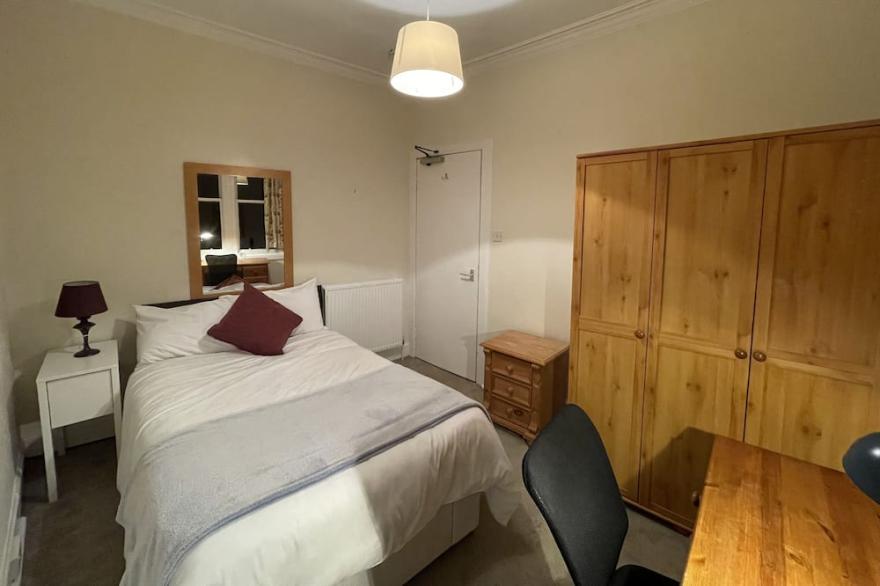 St Andrews town centre, lovely 4 bedroom flat