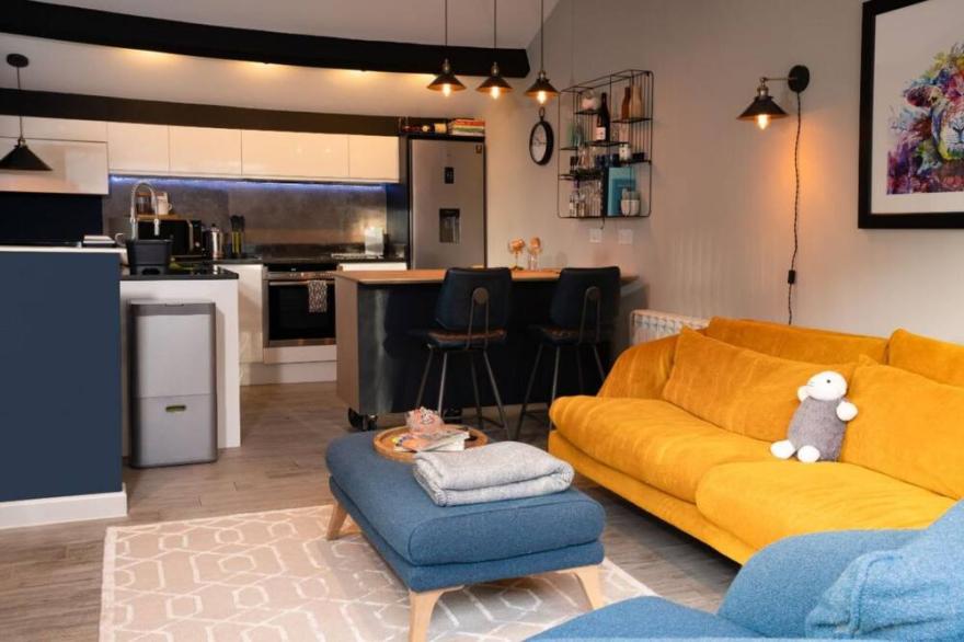 Contemporary 1BR Home+ Parking - Quiet - Ambleside