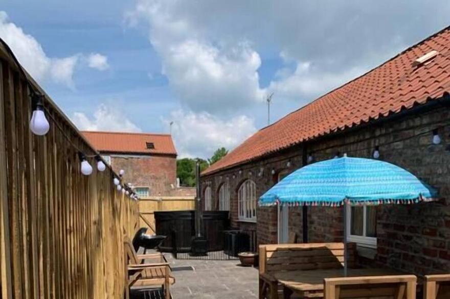Quirky 3 bed holiday home with Wood-fired Hot-tub