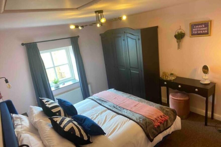 Quirky 3 bed holiday home with Wood-fired Hot-tub