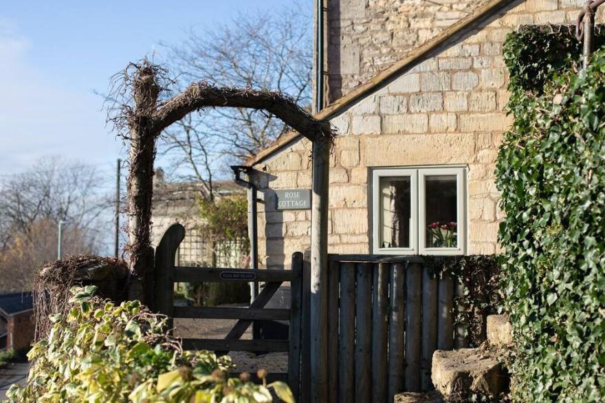 Rose Cottage, Rodborough - sleeps 6 guests  in 3 bedrooms