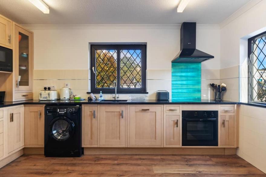 Hazelglade Cottage - Hot Tub, Games Room, Pet Friendly