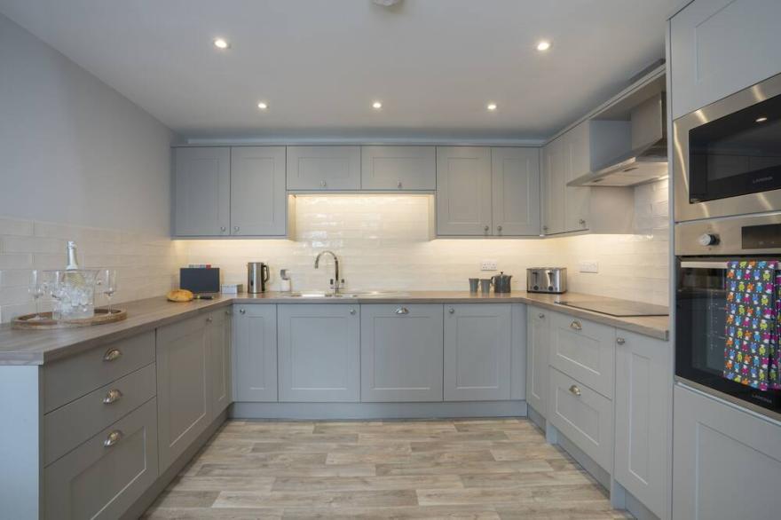 Church View - Spacious 2 bedroom - 2 bathroom - Property -  Outdoor Terrace