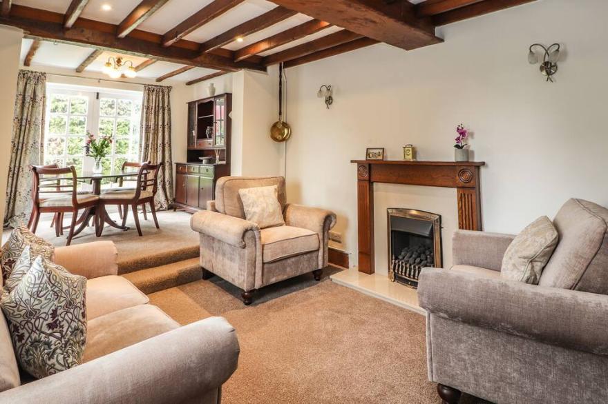 SPRINGFIELD COTTAGE, character holiday cottage in Marford