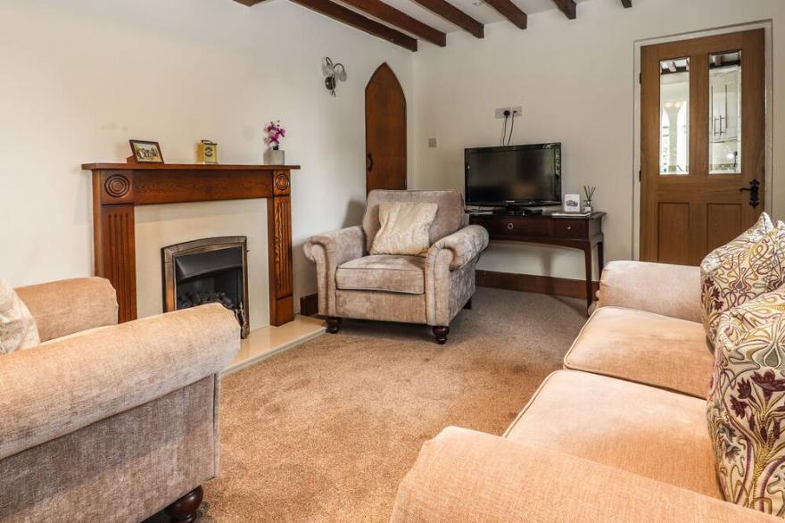 SPRINGFIELD COTTAGE, character holiday cottage in Marford
