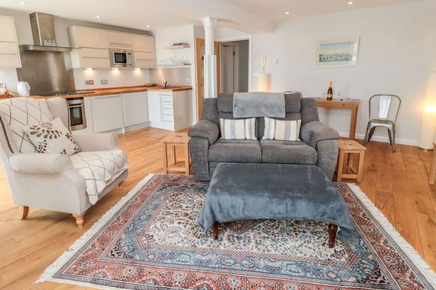 5 MILL WHARF, romantic, country holiday cottage in Berwick-Upon-Tweed