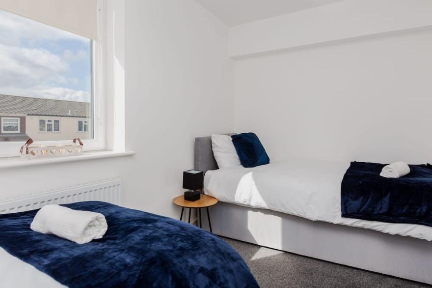 5 Beds - Free Gated Parking - City Centre - 5*!
