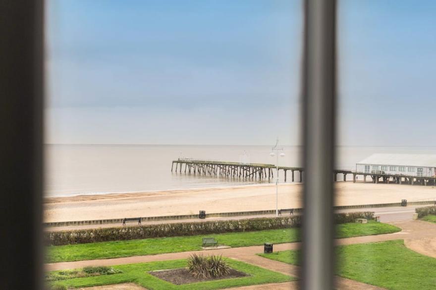Wellington House  | Fantastic House right by the beach!