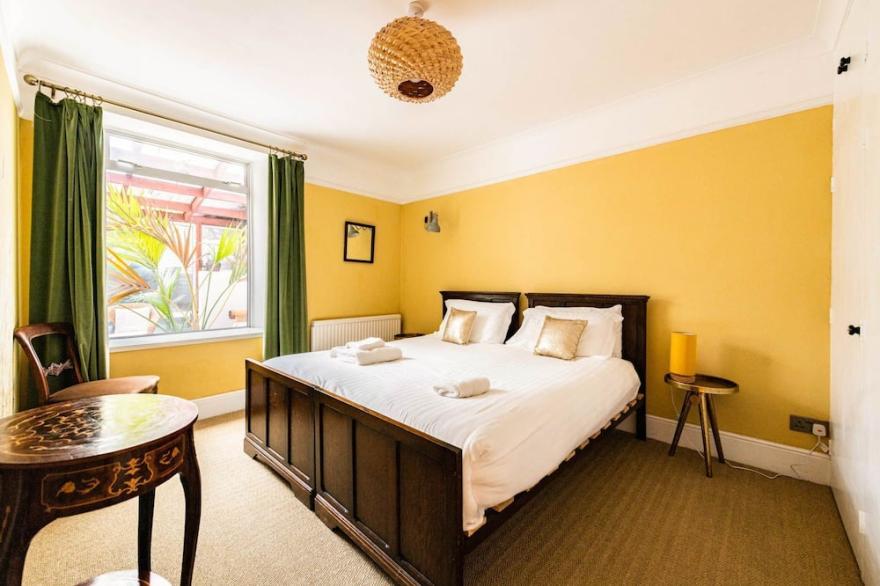 Wellington House  | Fantastic House right by the beach!