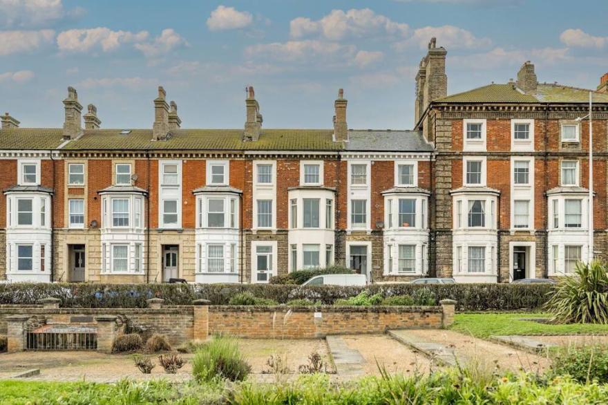 Wellington House  | Fantastic House right by the beach!
