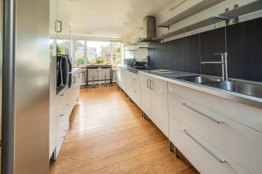 Kings Moor House - Lavender Stays; Wi-Fi, 9 guests