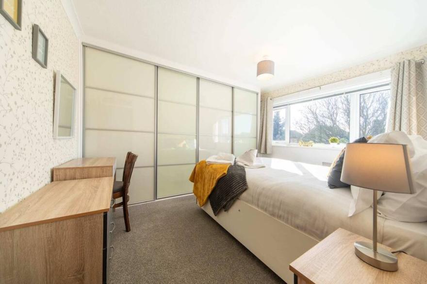 Kings Moor House - Lavender Stays; Wi-Fi, 9 guests