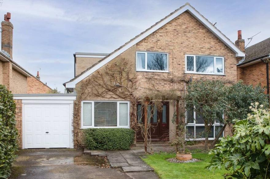 Kings Moor House - Lavender Stays; Wi-Fi, 9 guests