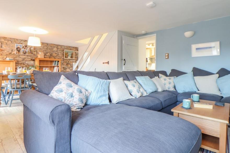 COOMBE COTTAGE, pet friendly, with open fire in Perranporth