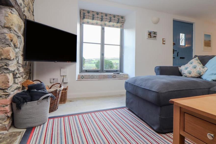 COOMBE COTTAGE, pet friendly, with open fire in Perranporth