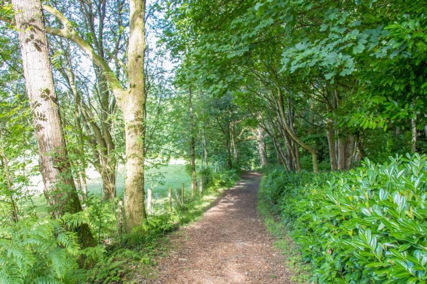LOWERA COTTAGE, romantic, luxury holiday cottage in Windermere