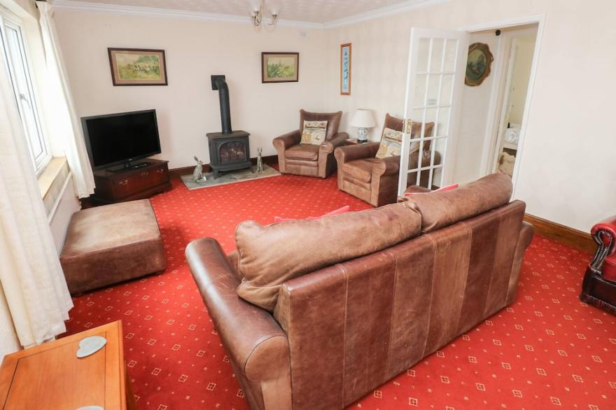 THE PIRATE, family friendly, with open fire in Amroth