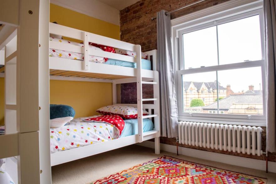 Kippers Cottage family getaway 500m from the beach