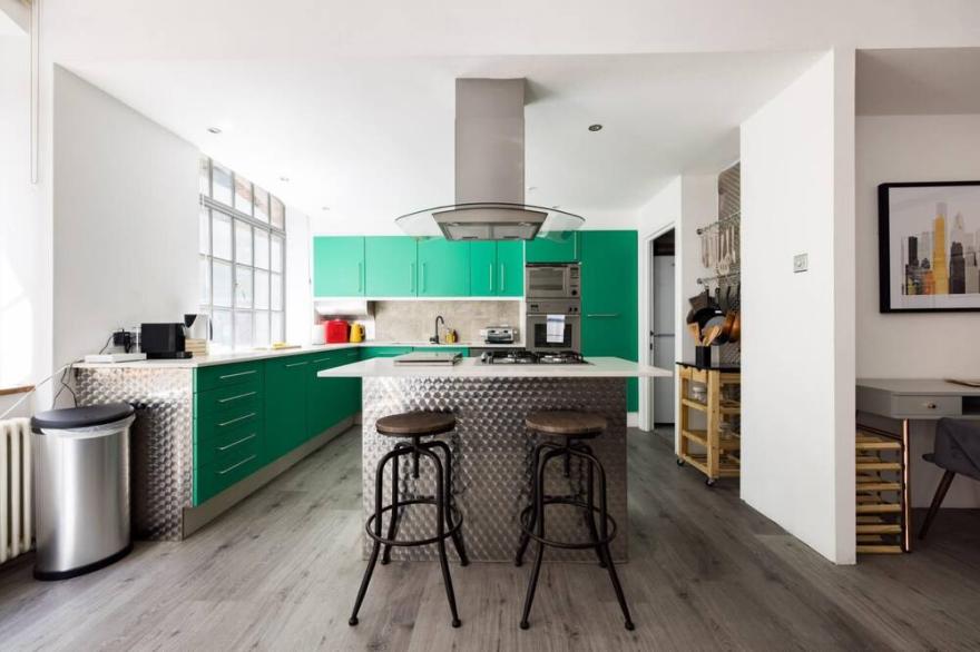 Stylish 2 Bedroom Warehouse Loft - Central Soho
